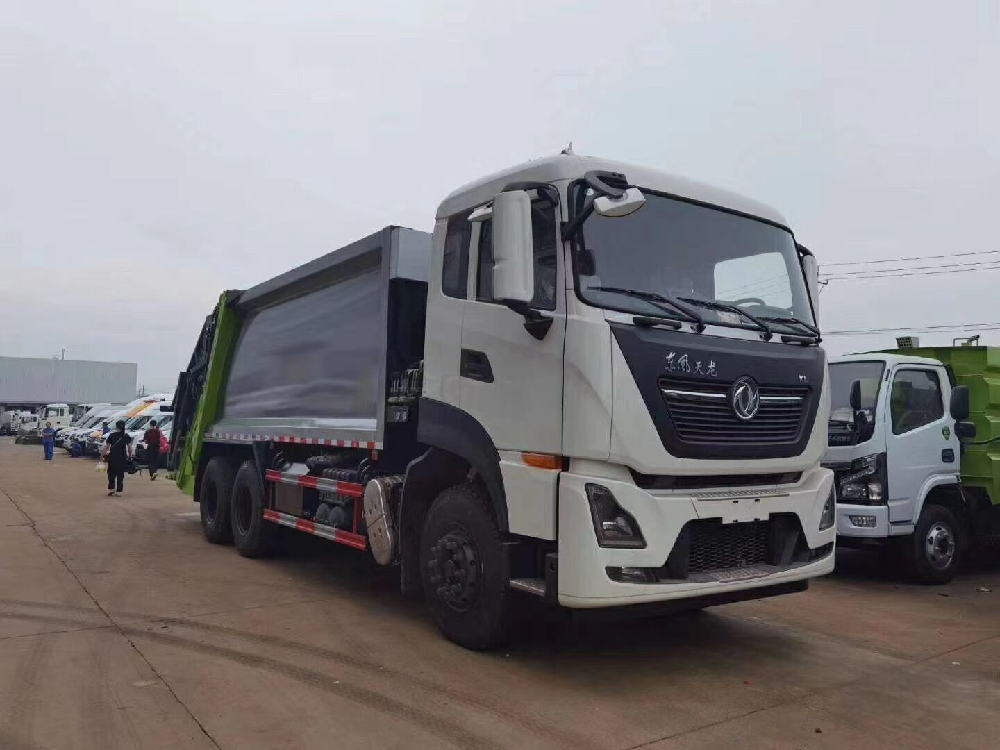 東風天龍壓縮式垃圾車